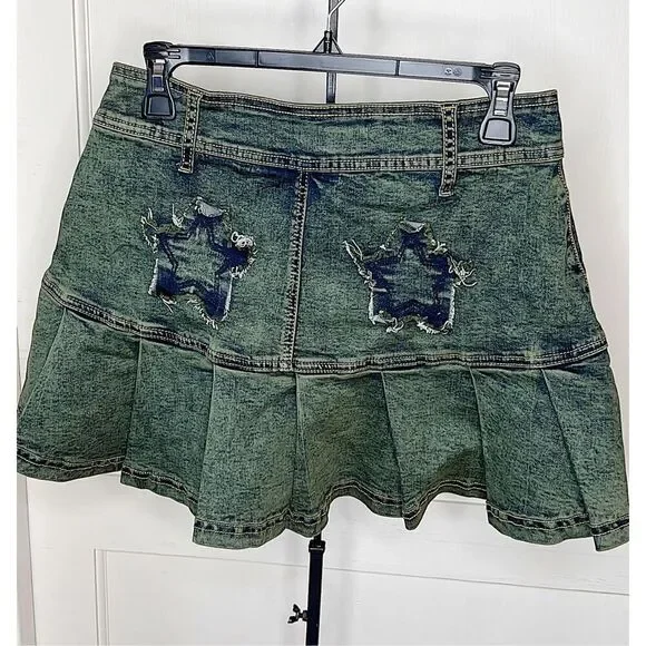 Hot Topic Denim Frayed Star Patch Pleated Mini Skirt Size Medium - Picture 5 of 5